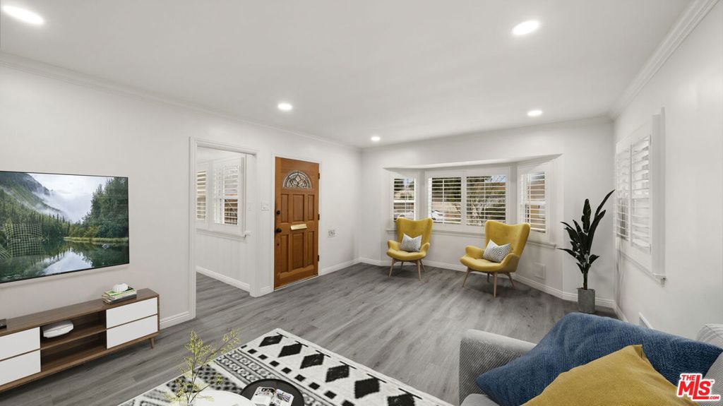 6311 La Tijera Boulevard Property Photo 8