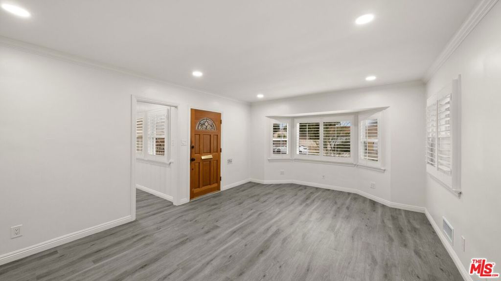 6311 La Tijera Boulevard Property Photo 9