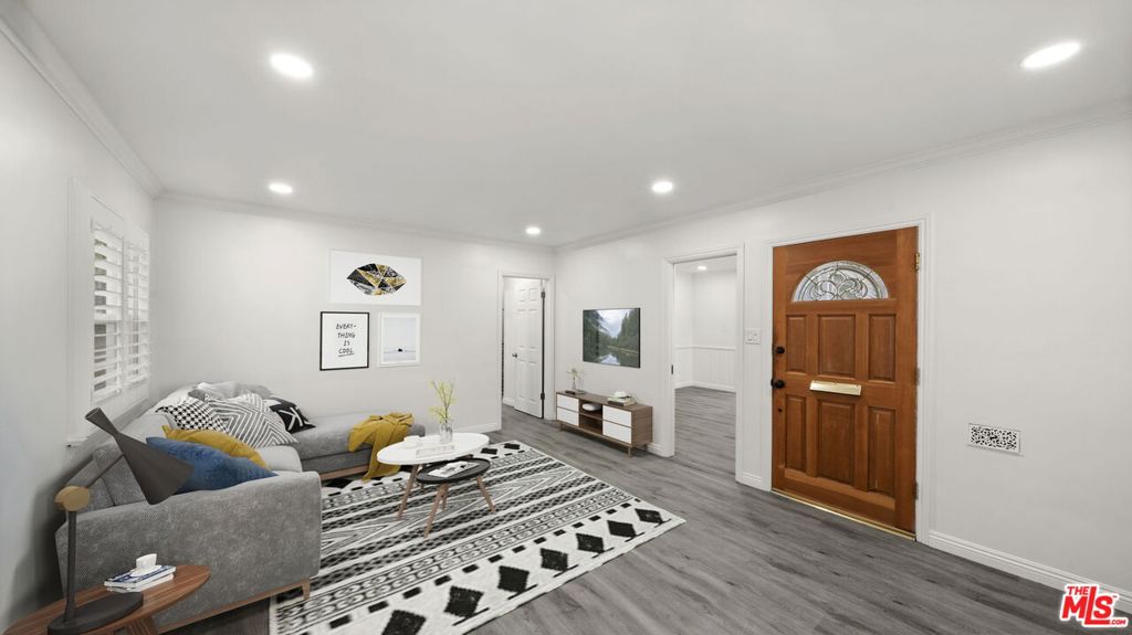 6311 La Tijera Boulevard Property Photo 10