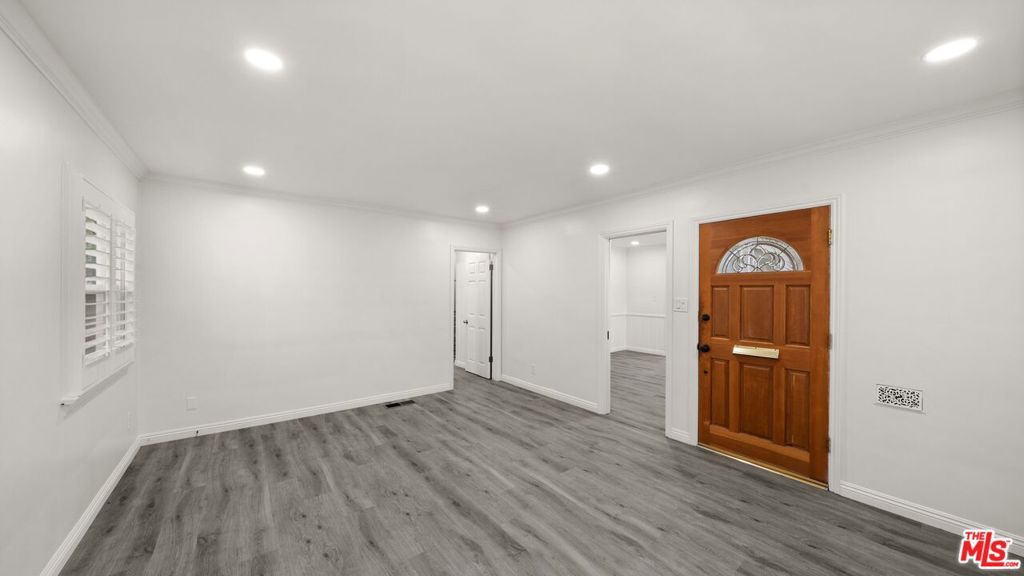 6311 La Tijera Boulevard Property Photo 11