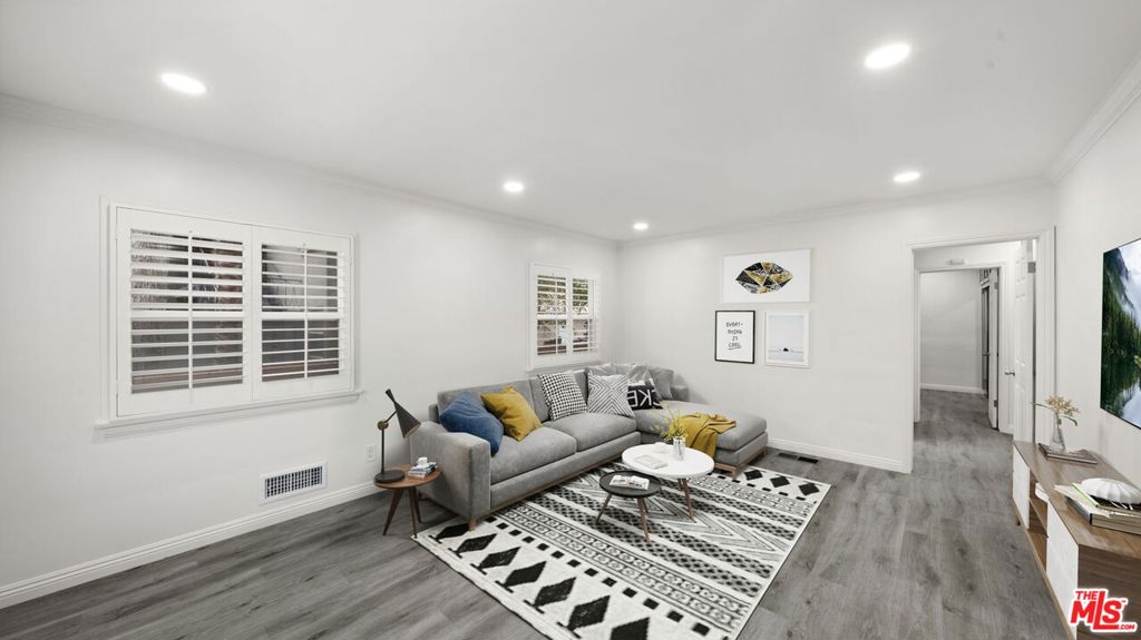 6311 La Tijera Boulevard Property Photo 12