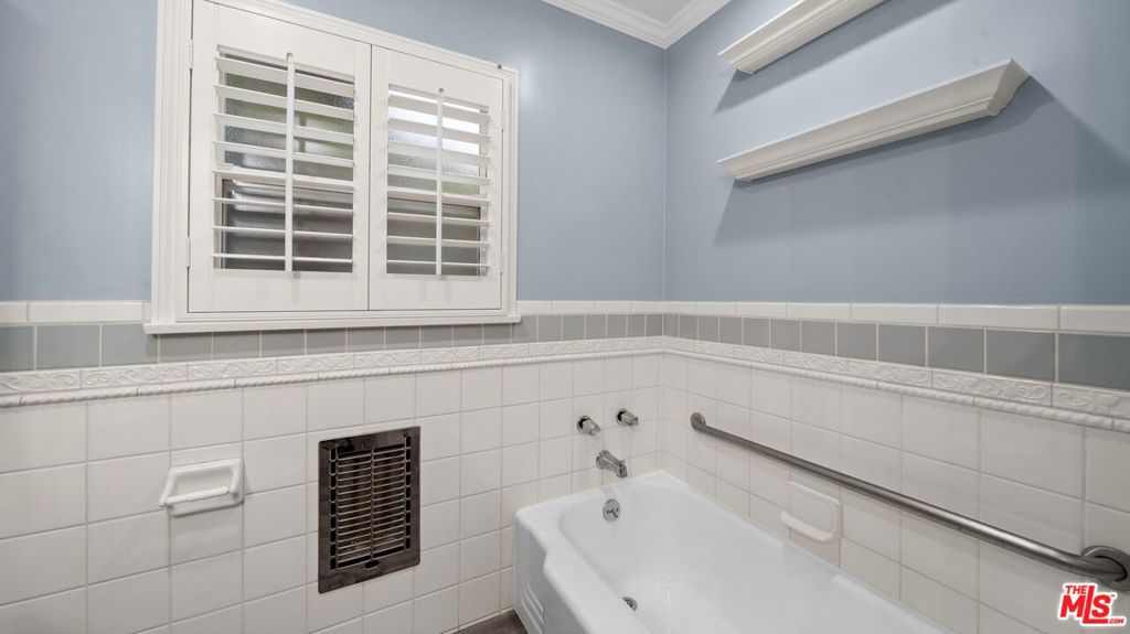 6311 La Tijera Boulevard Property Photo 27