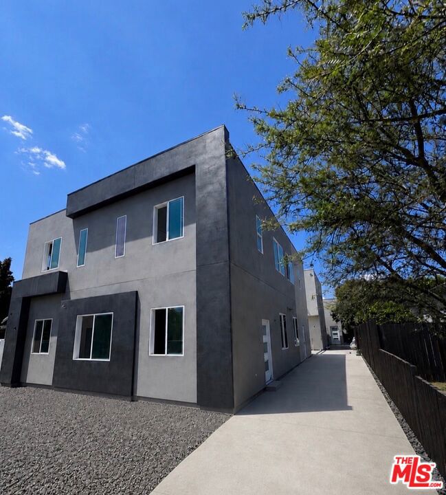11223 Tiara Street 1/2 Property Photo 2
