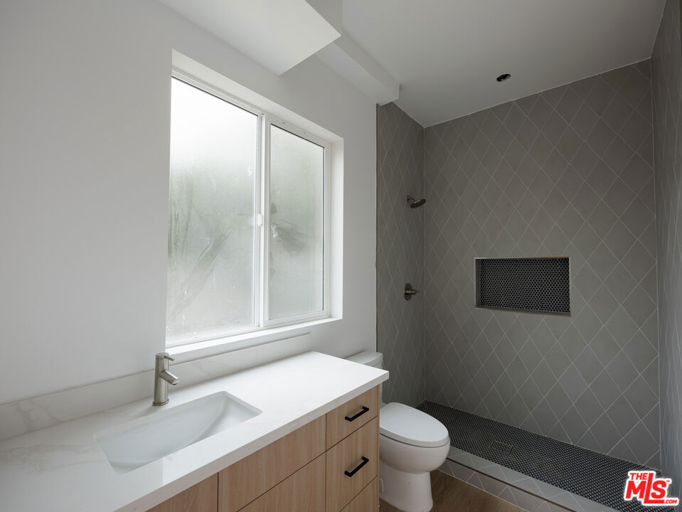 11223 Tiara Street 1/2 Property Photo 11