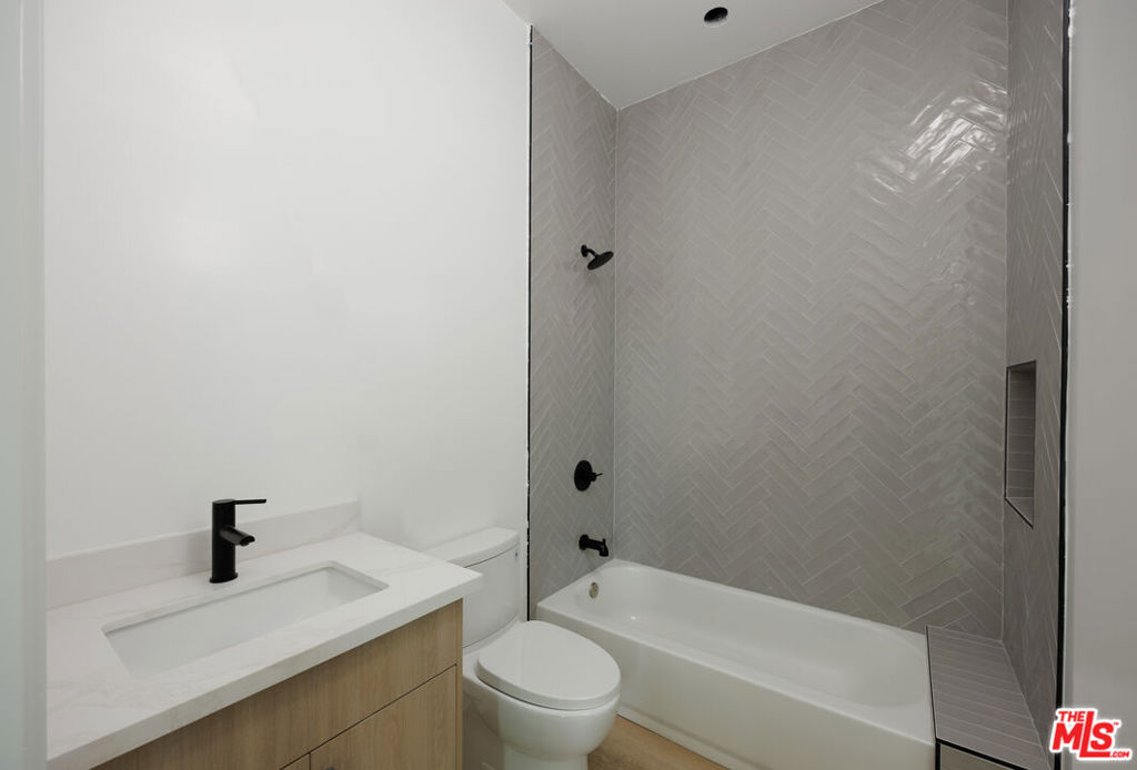 11223 Tiara Street 1/2 Property Photo 13