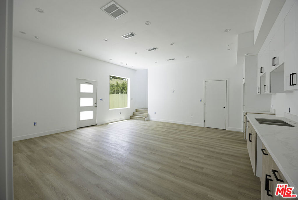 11223 Tiara Street 1/2 Property Photo 23