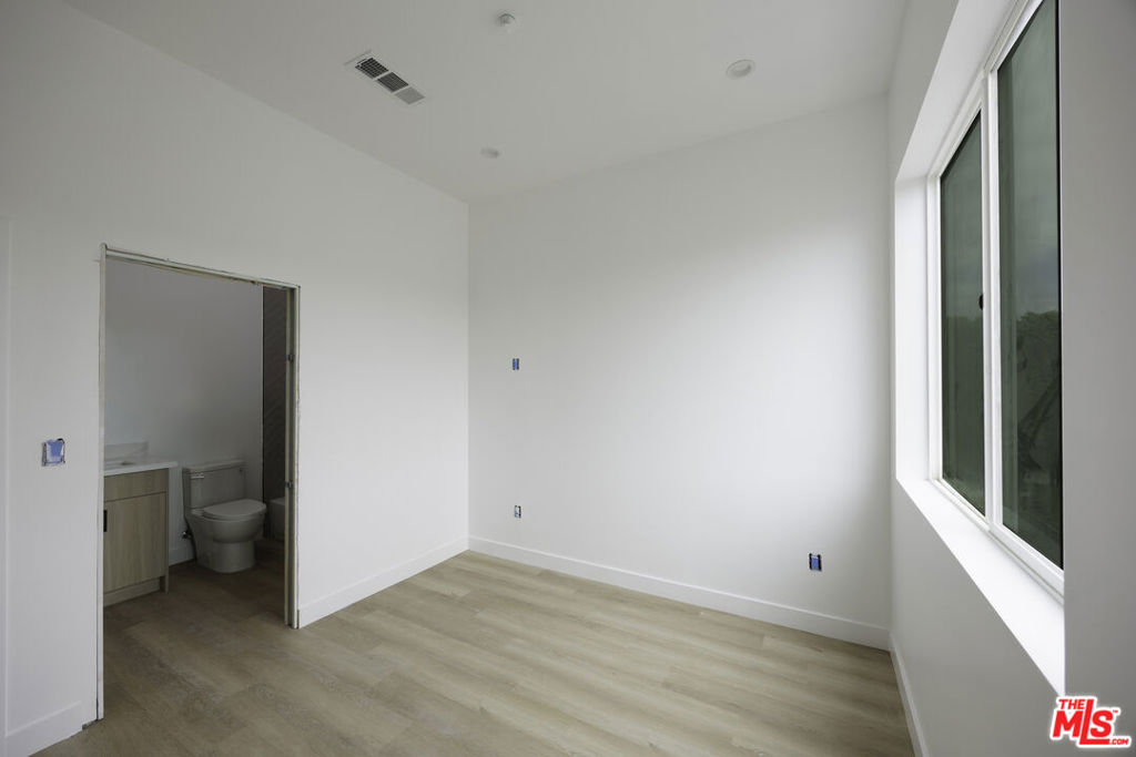 11225 Tiara Street Property Photo 12