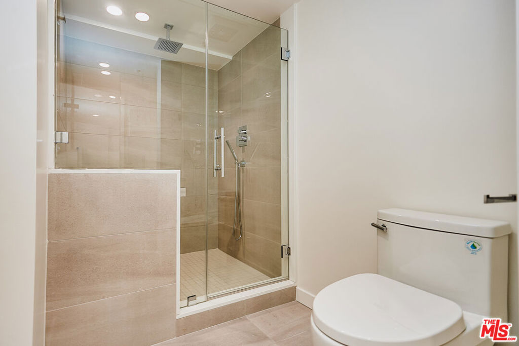 328 N Maple Drive 308 Property Photo 6