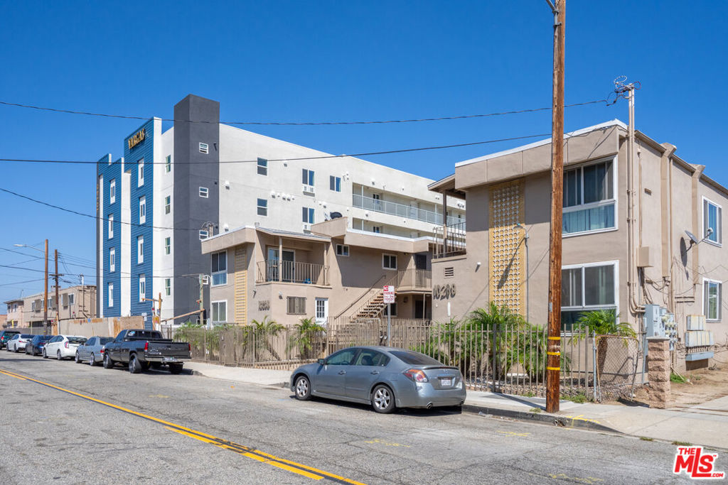 10206 S Inglewood Avenue Property Photo 6
