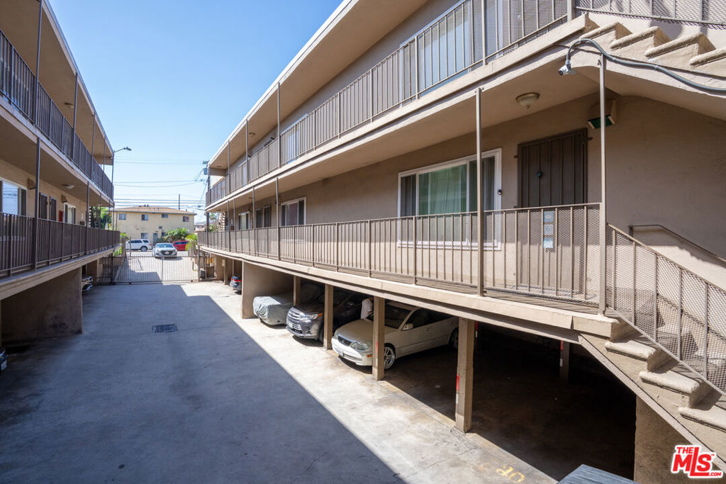 10206 S Inglewood Avenue Property Photo 13