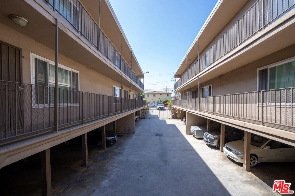 10206 S Inglewood Avenue Property Photo 14