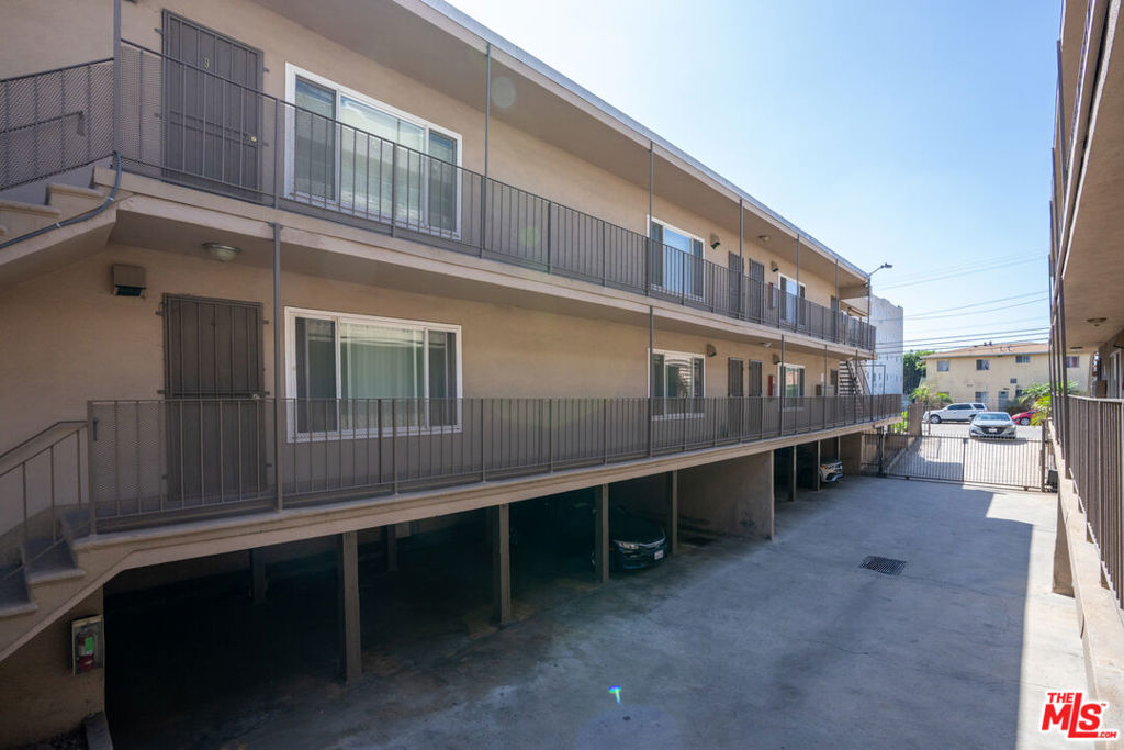 10206 S Inglewood Avenue Property Photo 15