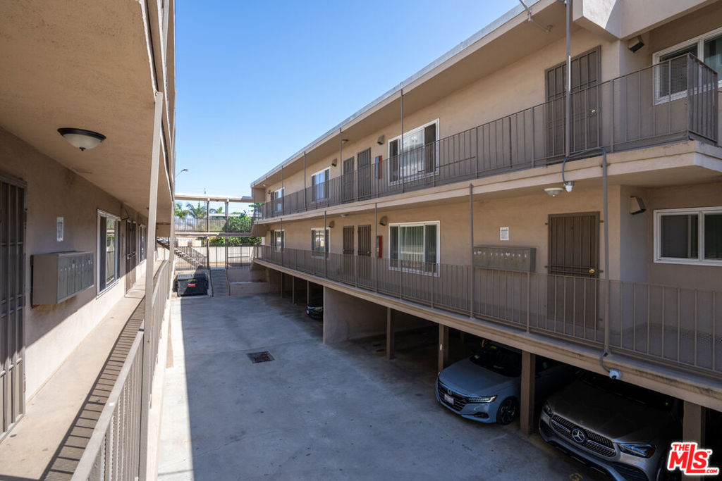 10206 S Inglewood Avenue Property Photo 17