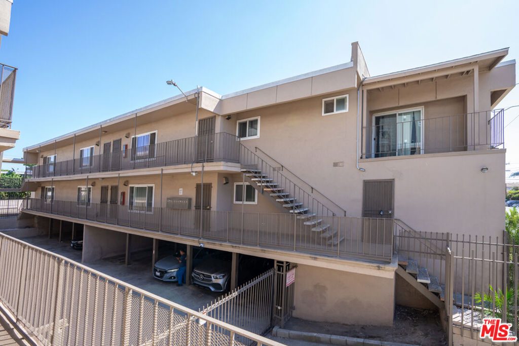 10206 S Inglewood Avenue Property Photo 18