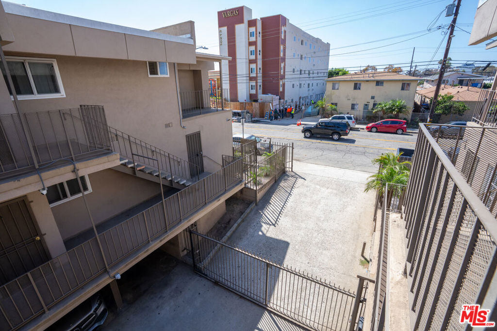 10206 S Inglewood Avenue Property Photo 21