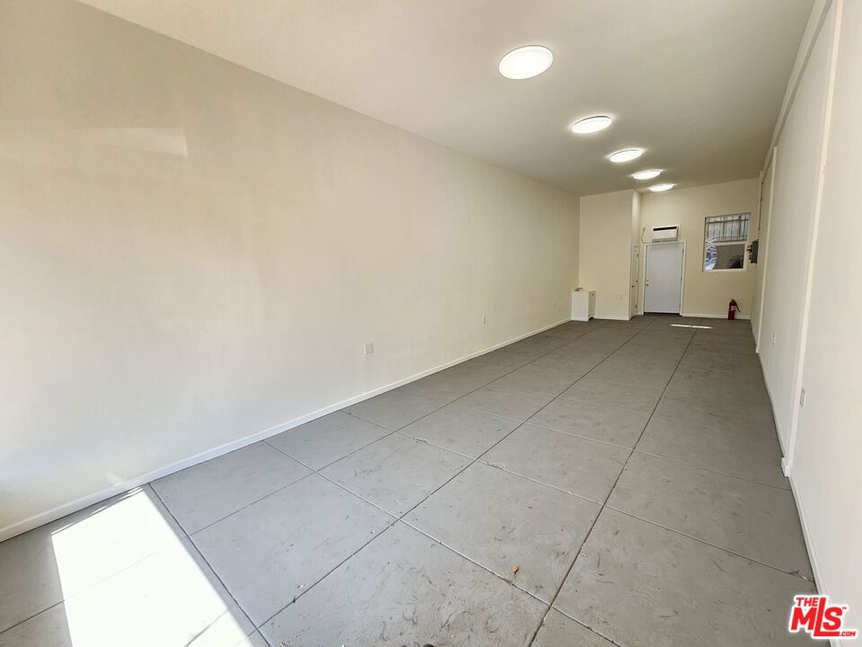5867 Melrose Avenue 5867 Property Photo 4