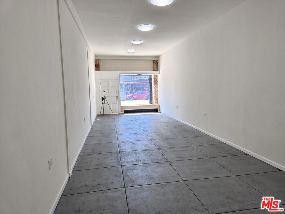 5867 Melrose Avenue 5867 Property Photo 7