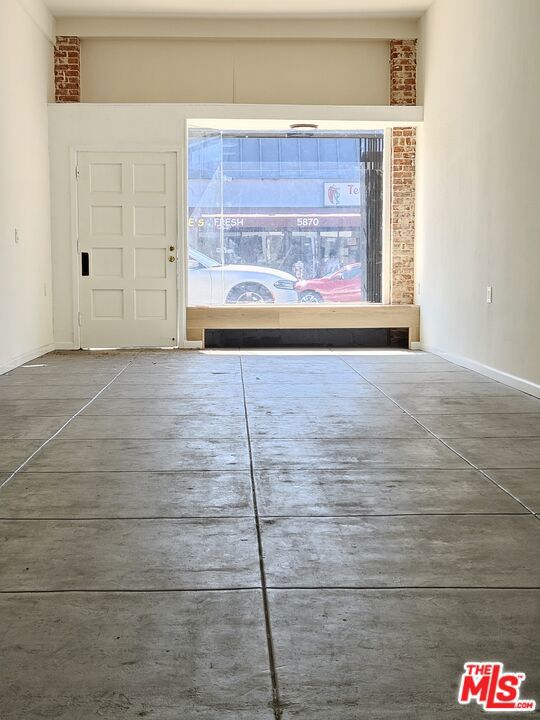 5867 Melrose Avenue 5867 Property Photo 9
