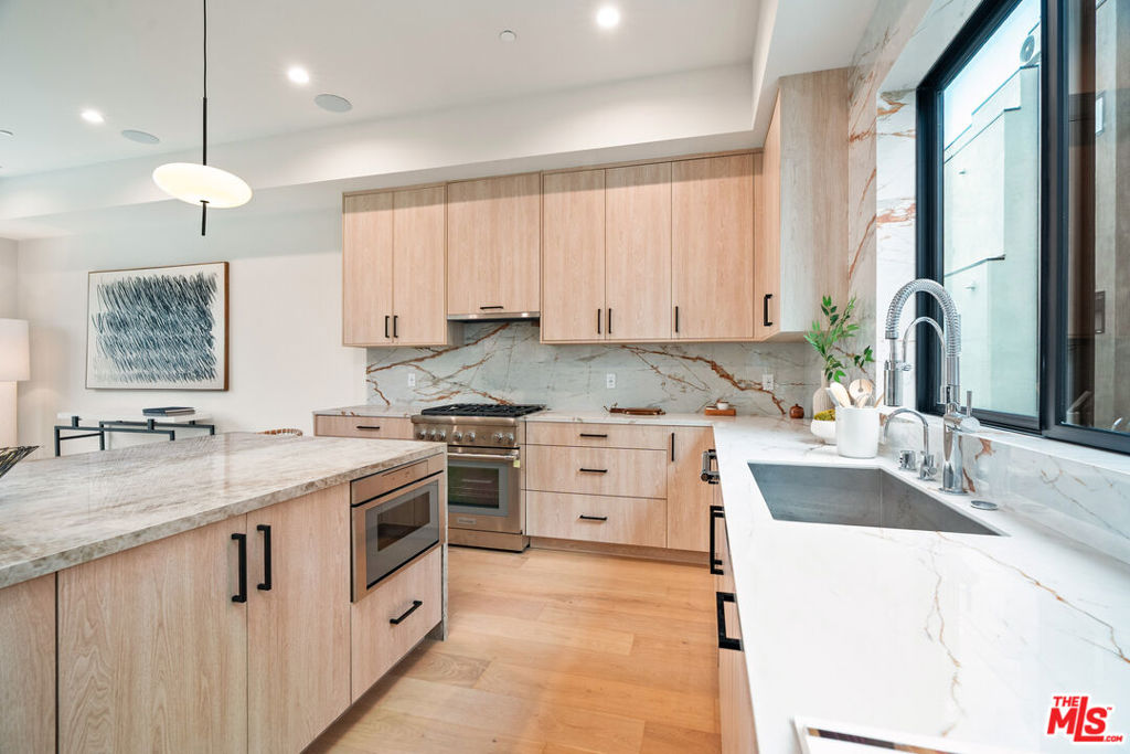 1859 Barry Avenue Property Photo 9