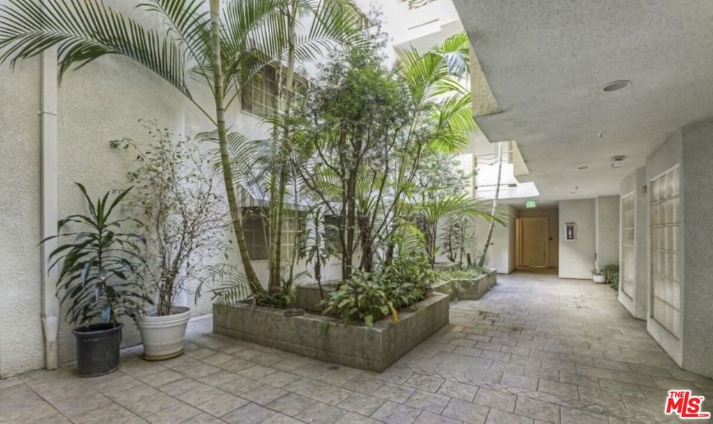 1817 Selby Avenue 102 Property Photo 6