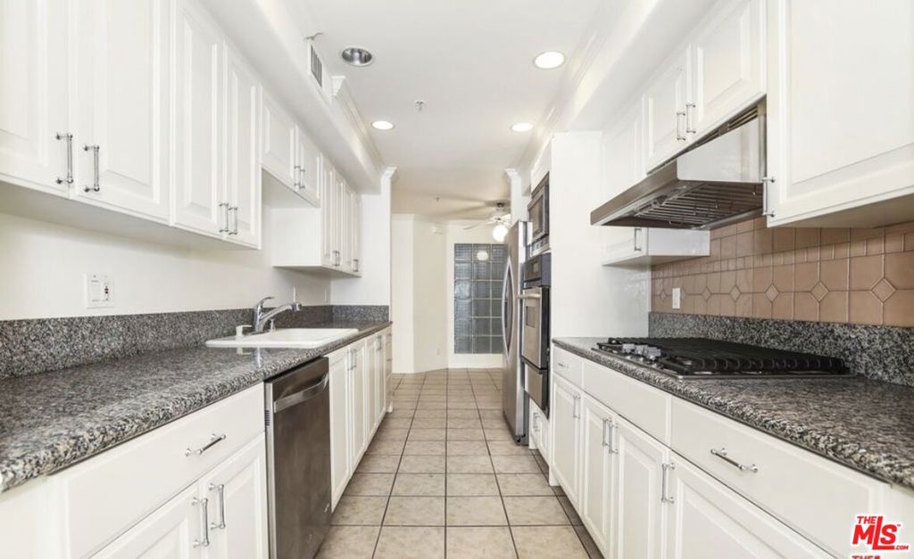 1817 Selby Avenue 102 Property Photo 12