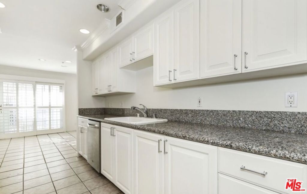 1817 Selby Avenue 102 Property Photo 14