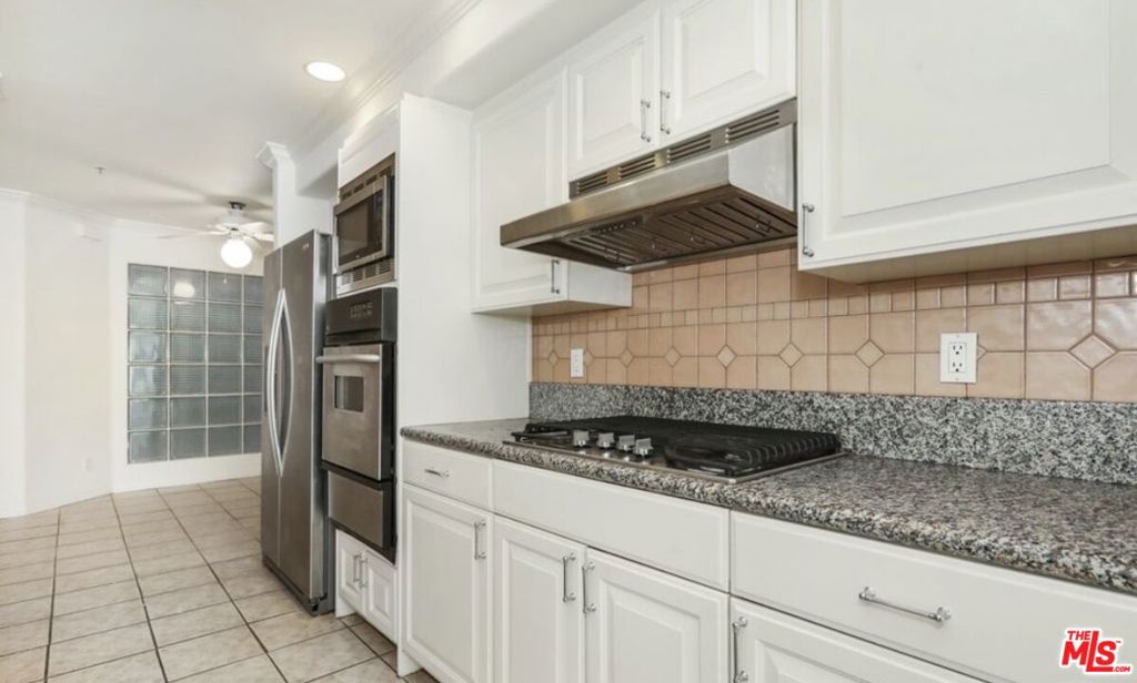 1817 Selby Avenue 102 Property Photo 15