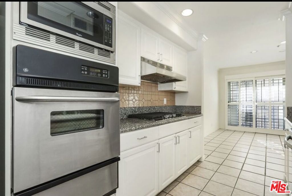 1817 Selby Avenue 102 Property Photo 16