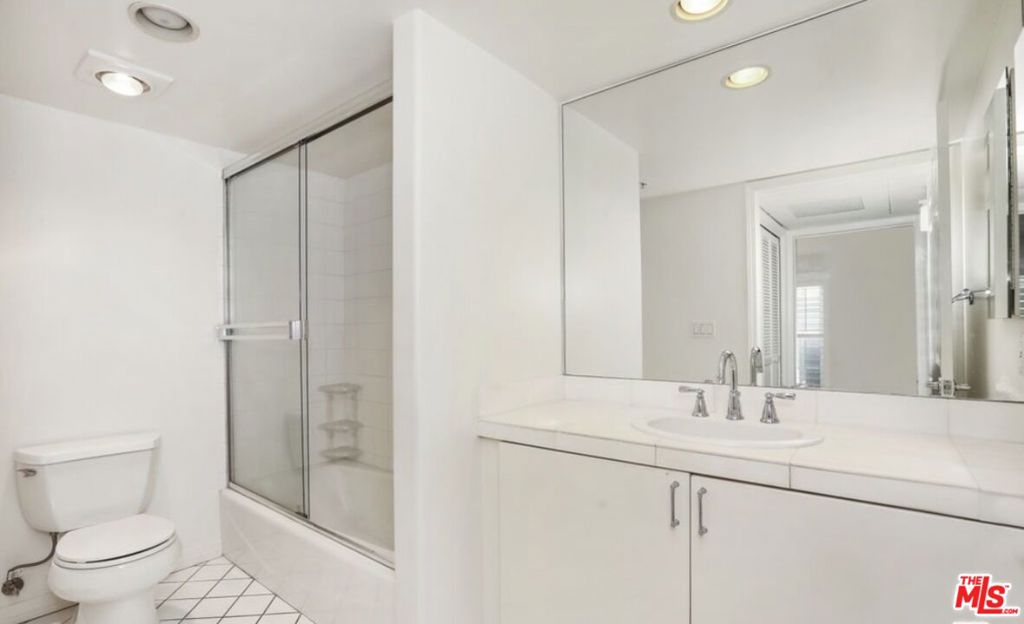 1817 Selby Avenue 102 Property Photo 22