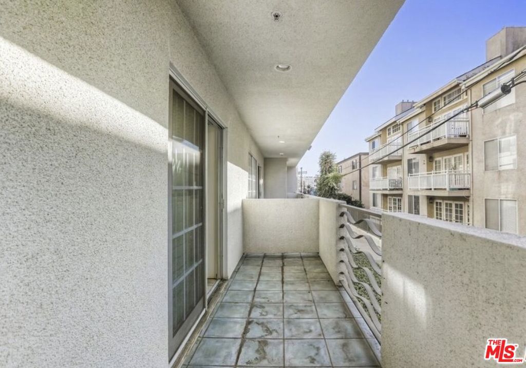 1817 Selby Avenue 102 Property Photo 27