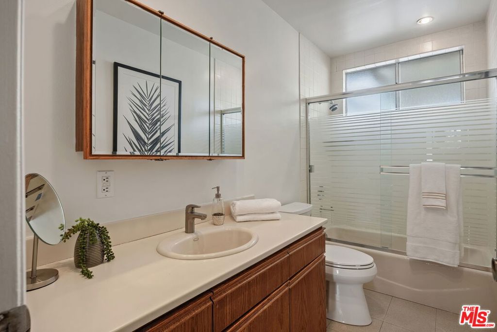 22521 Haynes Street Property Photo 23
