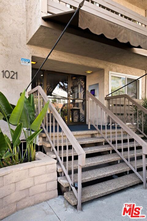 1021 N Crescent Heights Boulevard 207 Property Photo 4