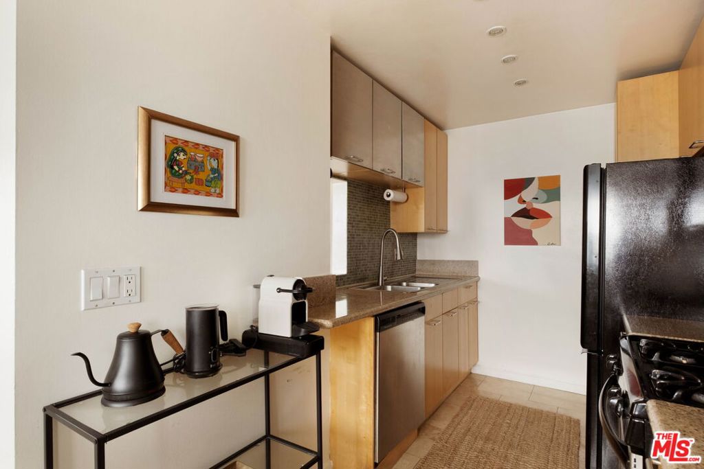 1021 N Crescent Heights Boulevard 207 Property Photo 10