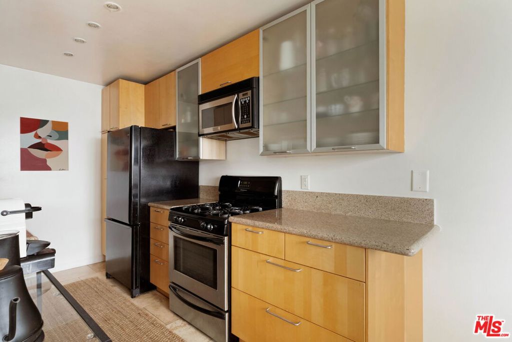 1021 N Crescent Heights Boulevard 207 Property Photo 11