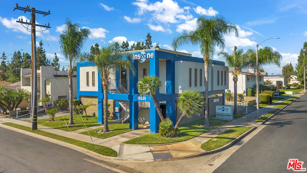 10535 Paramount Boulevard Property Photo 3