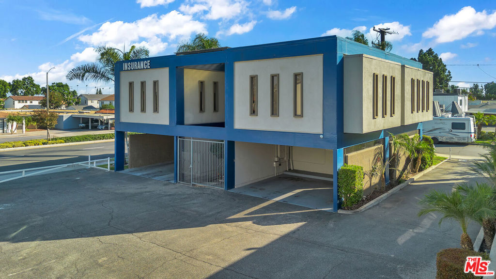 10535 Paramount Boulevard Property Photo 6