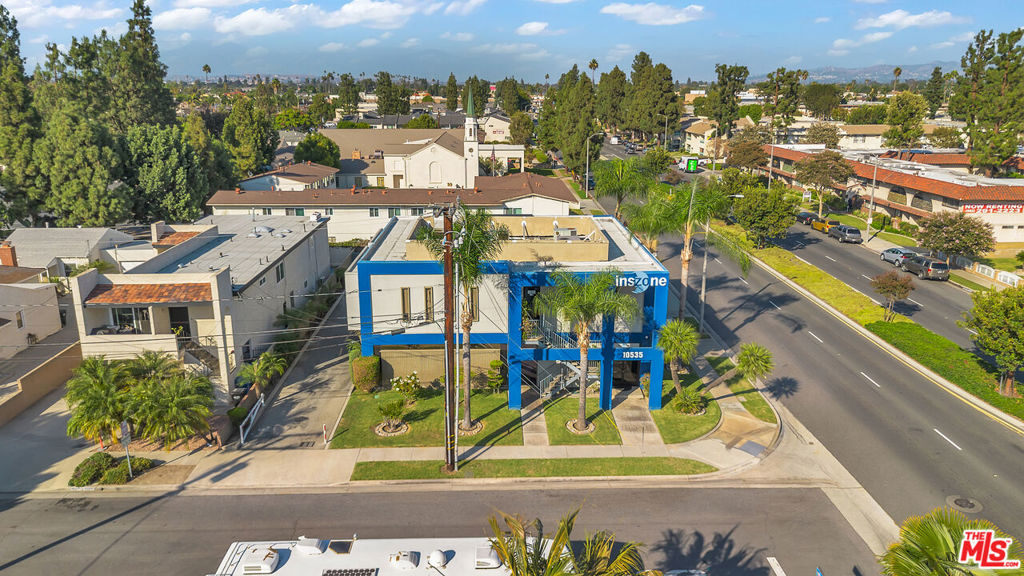 10535 Paramount Boulevard Property Photo 8