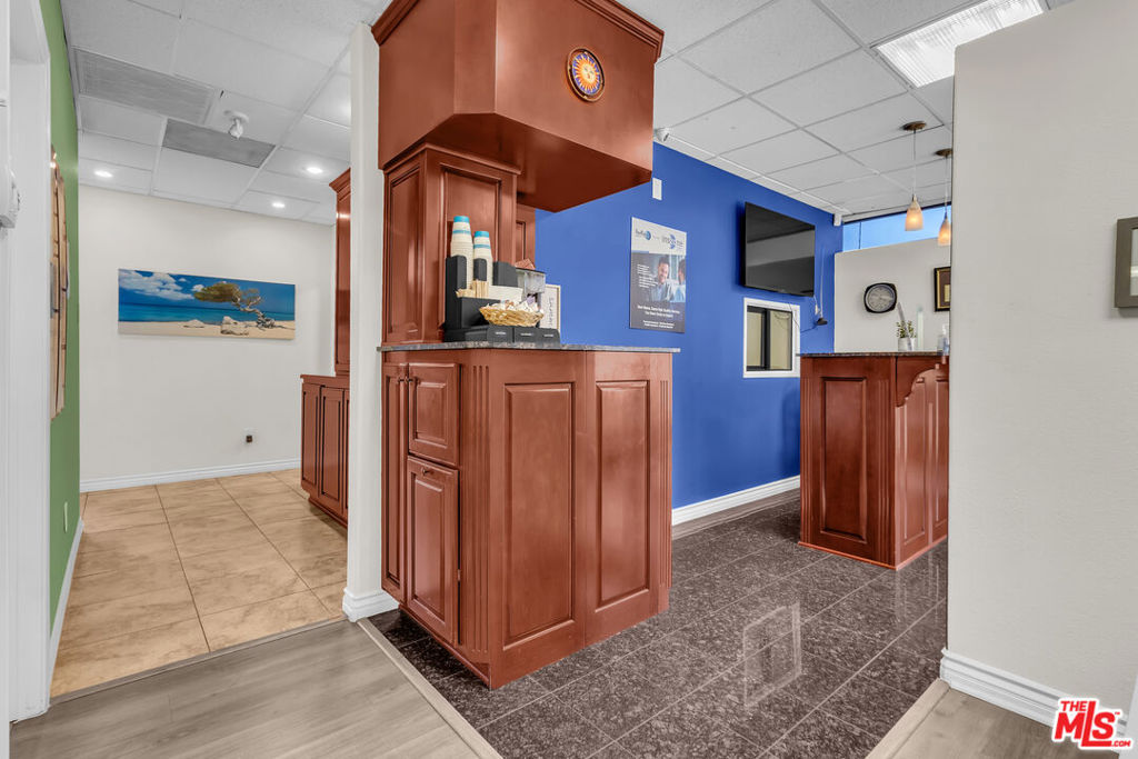 10535 Paramount Boulevard Property Photo 20