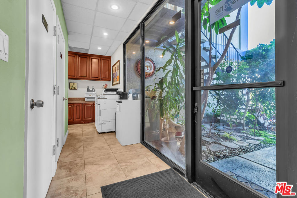 10535 Paramount Boulevard Property Photo 32