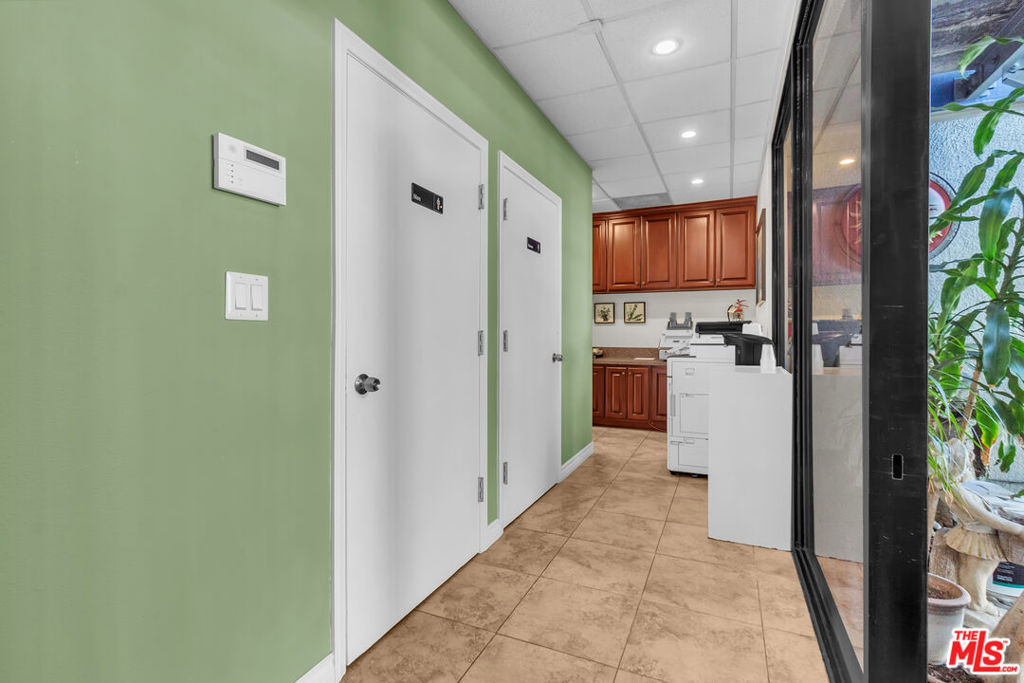 10535 Paramount Boulevard Property Photo 33