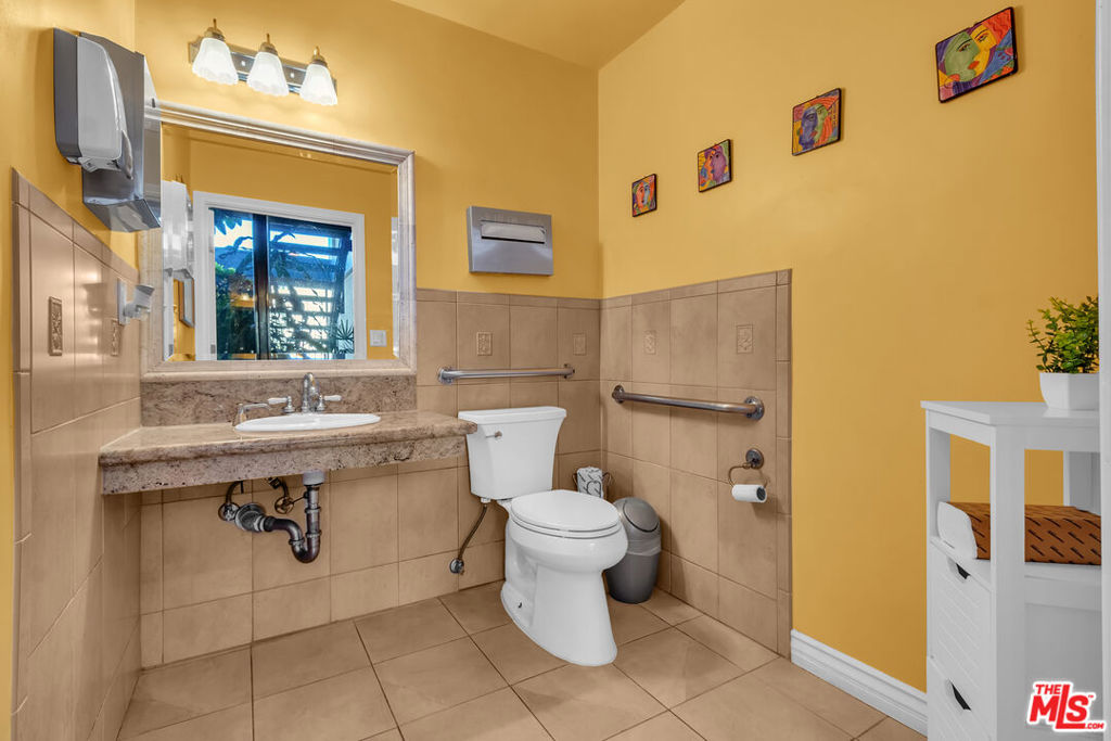10535 Paramount Boulevard Property Photo 35