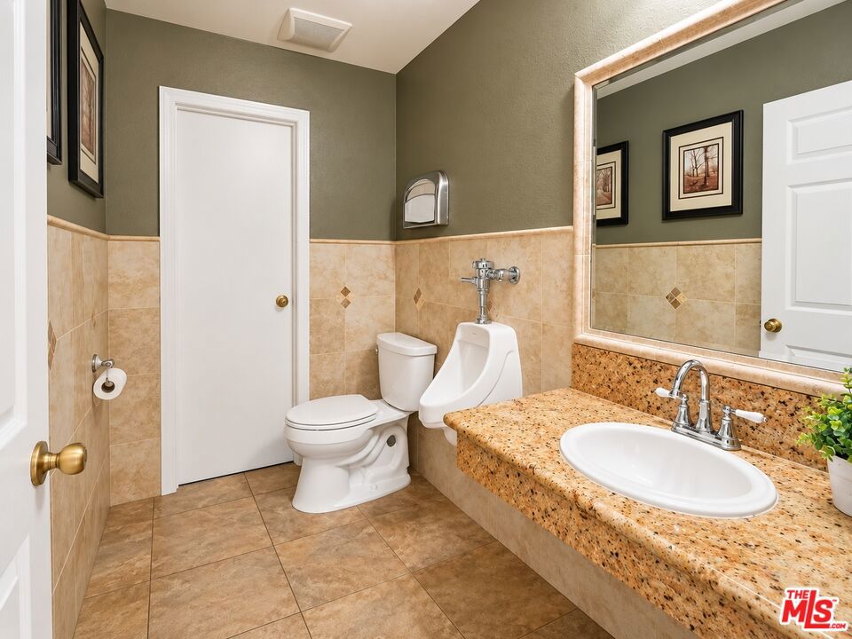 10535 Paramount Boulevard Property Photo 67
