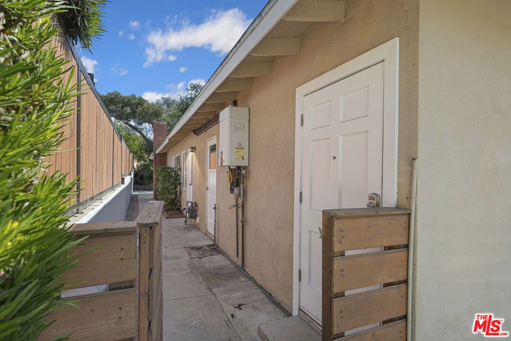 2216 N Indiana Avenue Property Photo 35
