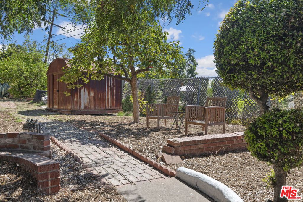 2216 N Indiana Avenue Property Photo 52