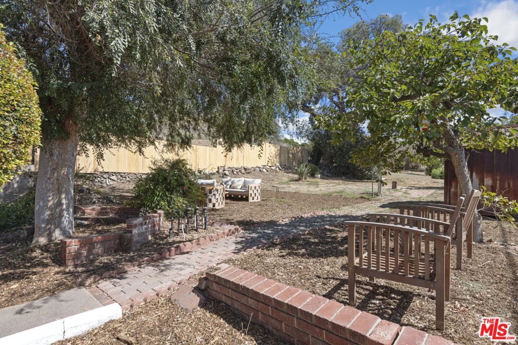 2216 N Indiana Avenue Property Photo 53
