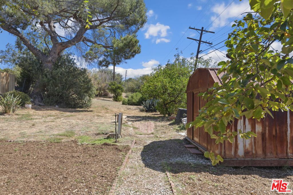 2216 N Indiana Avenue Property Photo 57