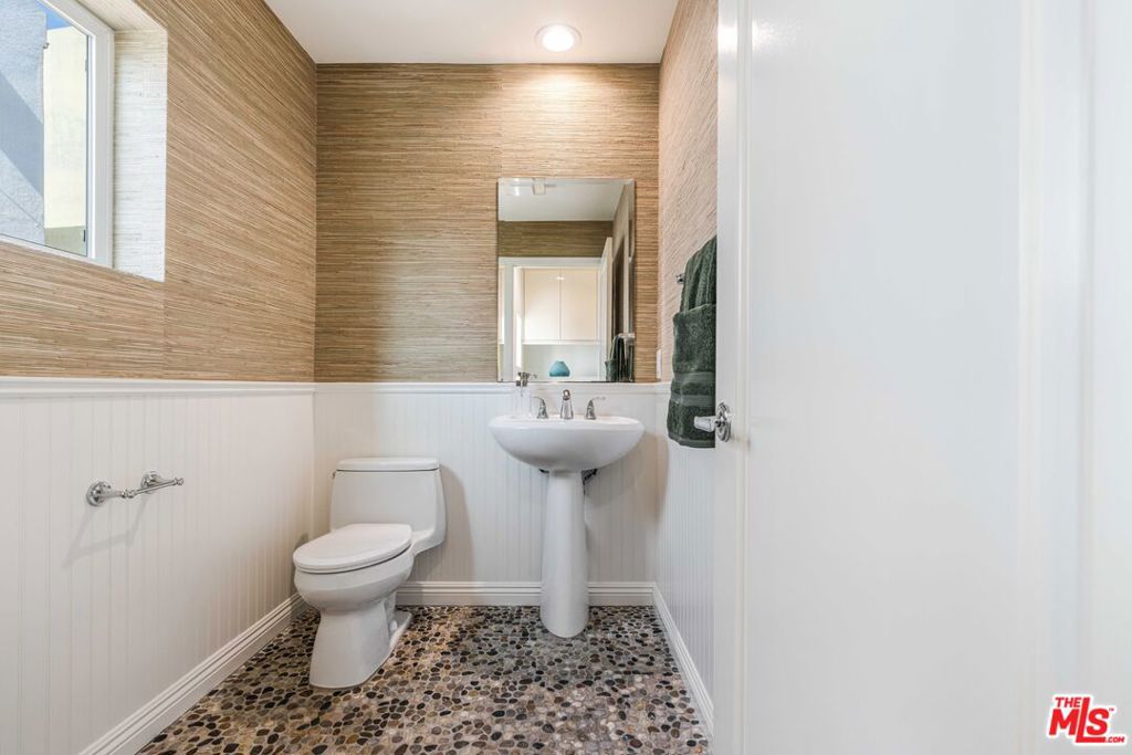 6641 Seabluff Drive Property Photo 16