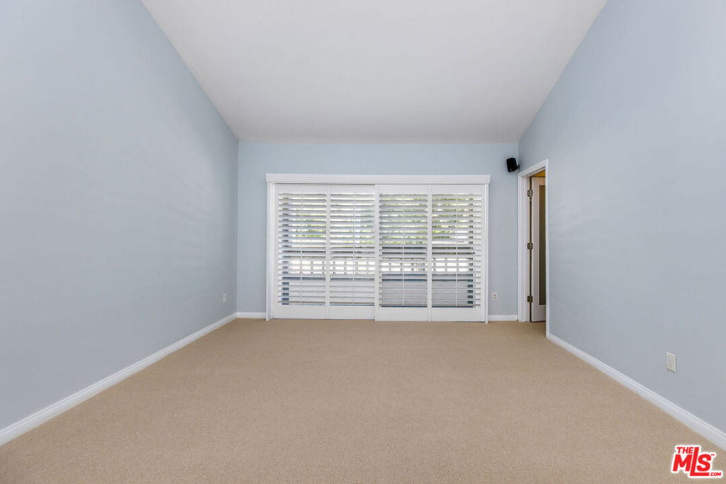 17207 Palisades Circle Property Photo 10