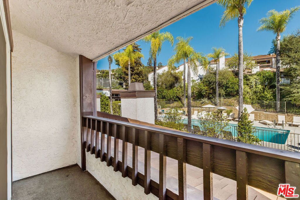 17207 Palisades Circle Property Photo 12