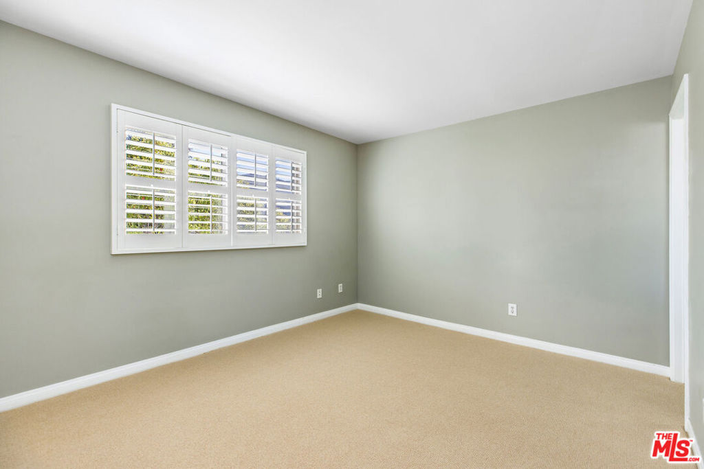 17207 Palisades Circle Property Photo 14